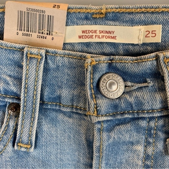 Levi's NWT Wedgie Skinny High Rise Distressed Light Wash Jeans Women's 25 - Picture 4 of 8